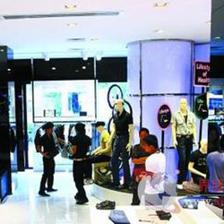 福建省零售業(yè)面臨深度調(diào)整，百貨服裝等業(yè)態(tài)轉(zhuǎn)型壓力加大